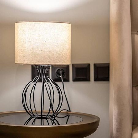 Smaragdi Luxury Jacuzzi Apartment Noho Premium Living Atina Dış mekan fotoğraf