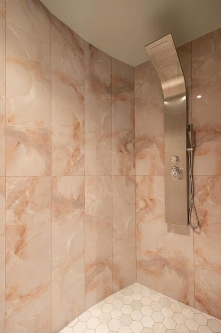 Smaragdi Luxury Jacuzzi Apartment Noho Premium Living Atina Dış mekan fotoğraf