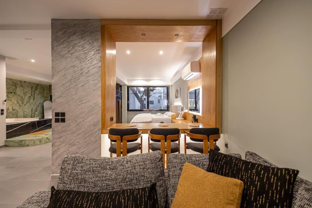 Smaragdi Luxury Jacuzzi Apartment Noho Premium Living Atina Dış mekan fotoğraf