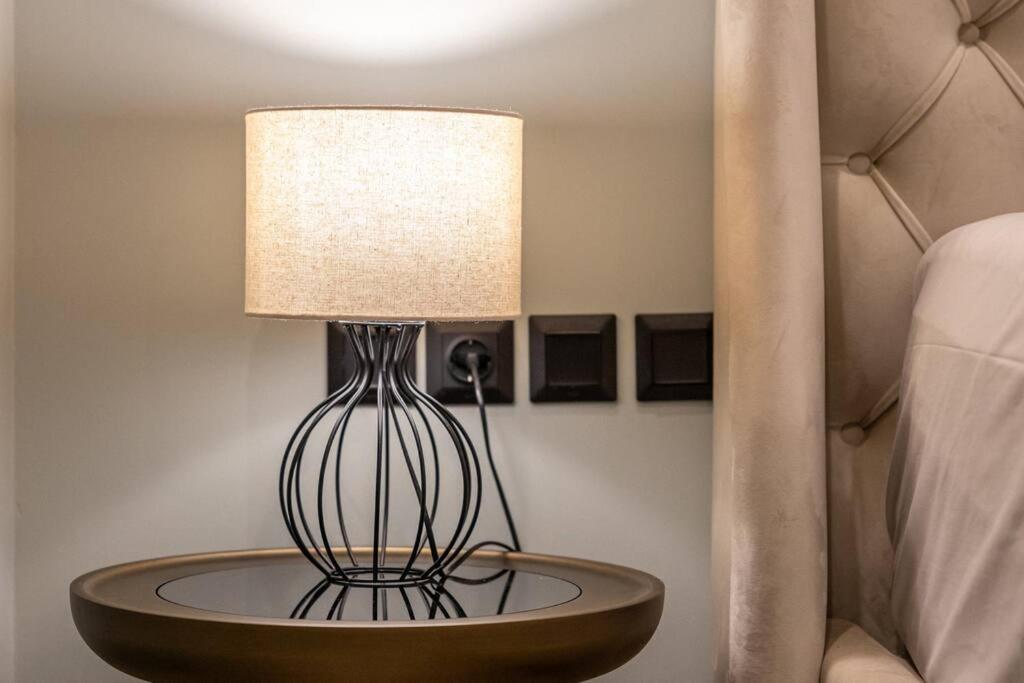 Smaragdi Luxury Jacuzzi Apartment Noho Premium Living Atina Dış mekan fotoğraf