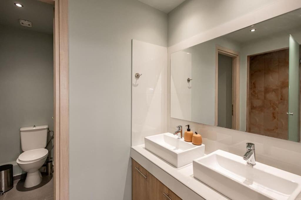 Smaragdi Luxury Jacuzzi Apartment Noho Premium Living Atina Dış mekan fotoğraf