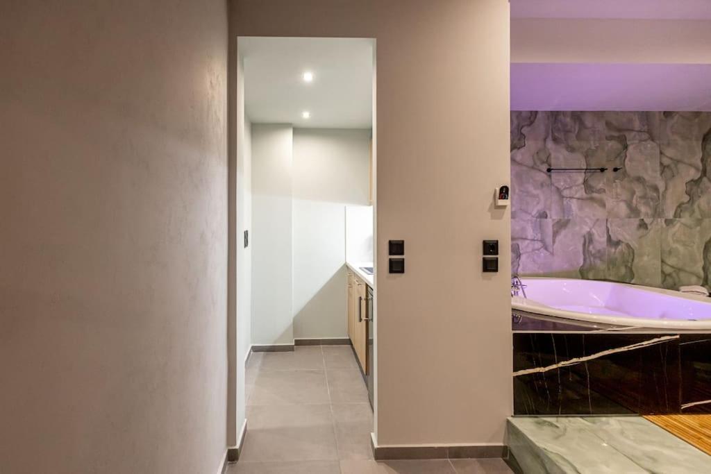 Smaragdi Luxury Jacuzzi Apartment Noho Premium Living Atina Dış mekan fotoğraf