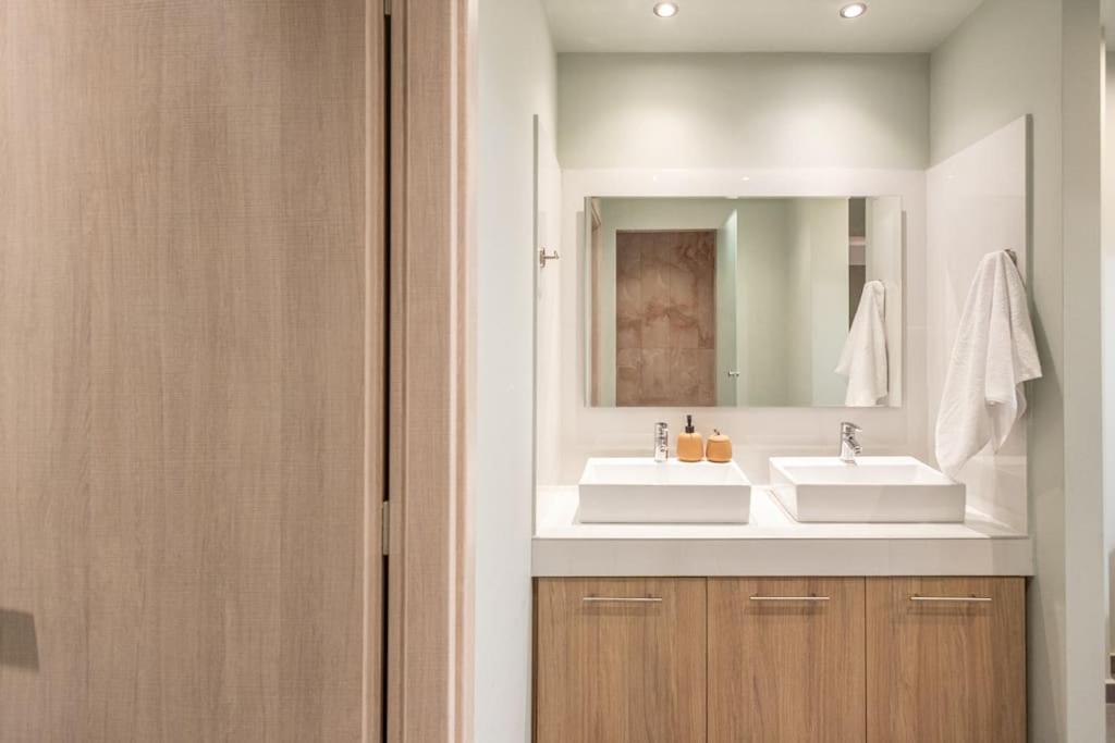 Smaragdi Luxury Jacuzzi Apartment Noho Premium Living Atina Dış mekan fotoğraf