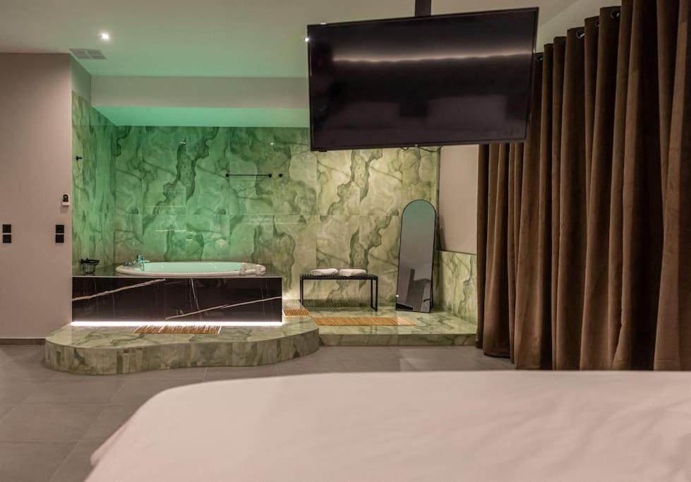 Smaragdi Luxury Jacuzzi Apartment Noho Premium Living Atina Dış mekan fotoğraf