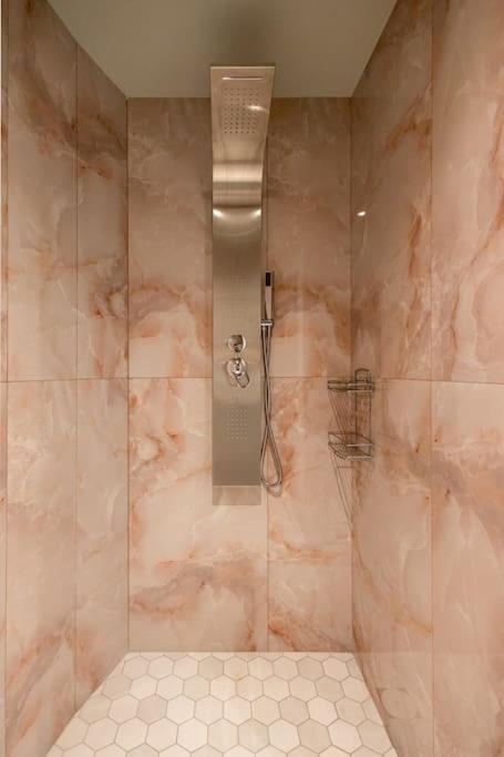 Smaragdi Luxury Jacuzzi Apartment Noho Premium Living Atina Dış mekan fotoğraf